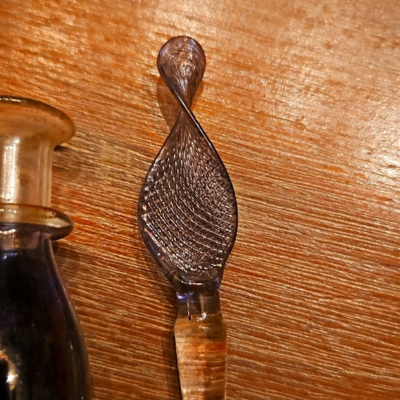 Beautiful blue two tone glass perfume bottle 4" x 1" - Picture 3 of 4